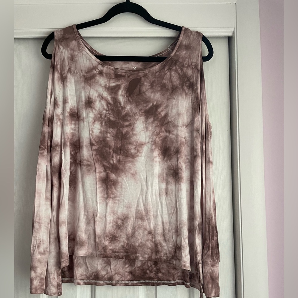 Women’s cut out shoulder shirt